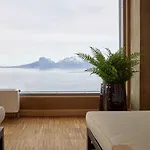 Wood Hotell 4*